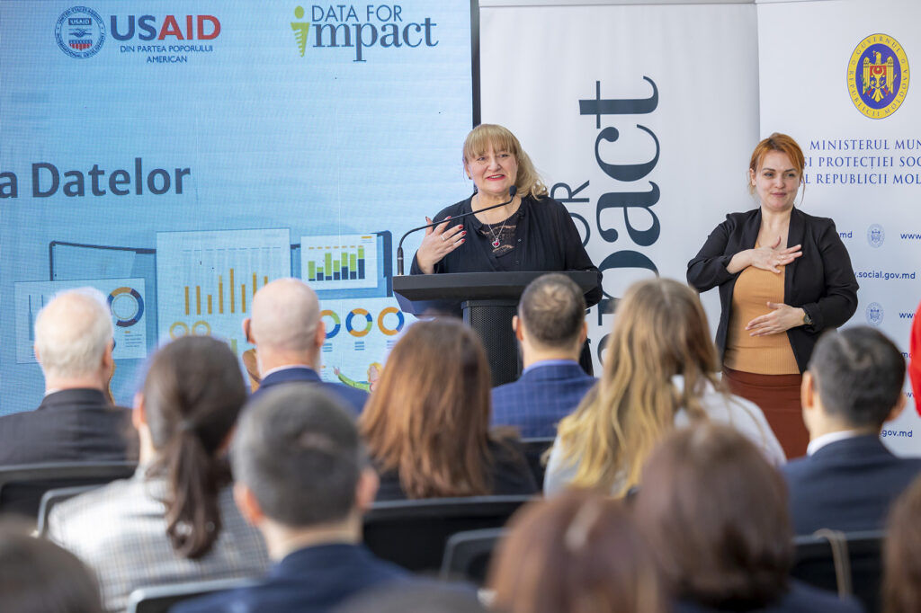 This image shows Camelia Gheorghe, D4I’s Chief of Party in Moldova, speaking about how the Data Review Room will support central and local authorities in decision making to improve the lives of Ukrainian refugees and their host communities.
