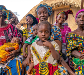 Photo of a group of mostly women in colorful clothing, taken at a meeting in Dona, Côte d’Ivoire.